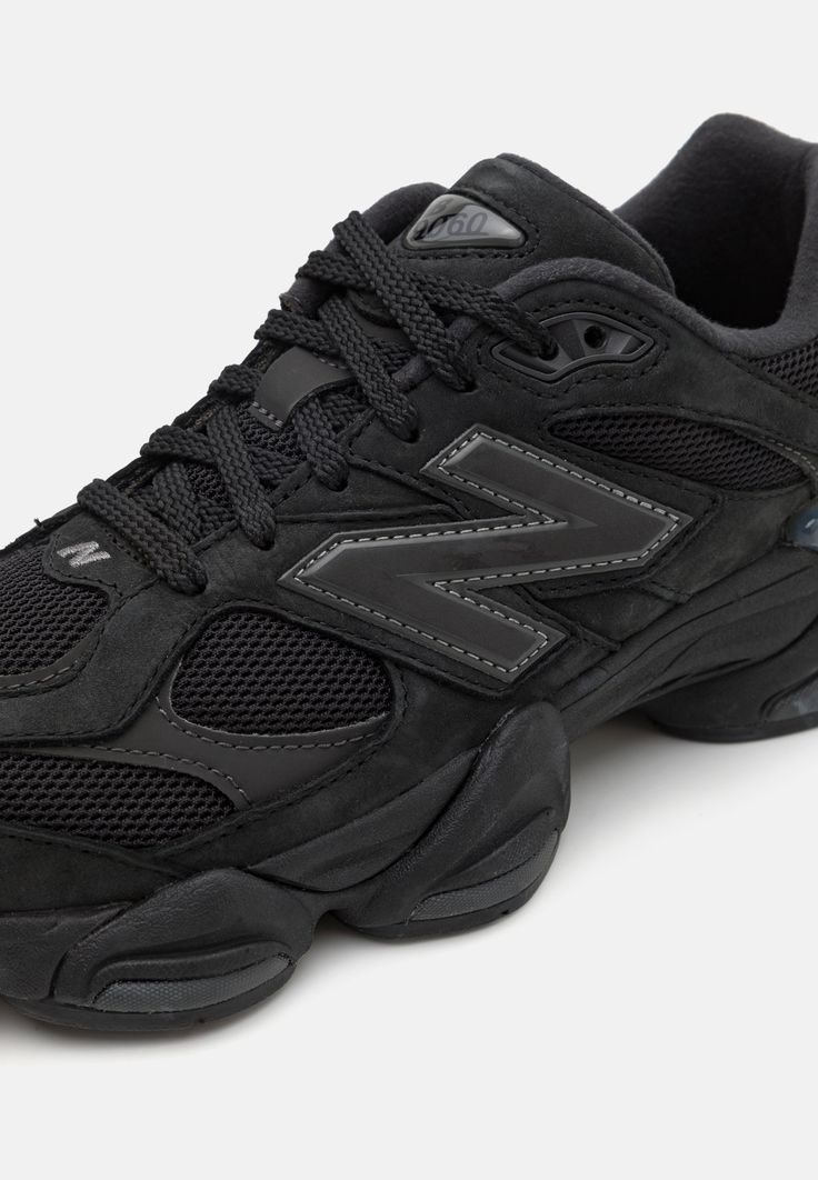 Premium Black Lifestyle Trainer
