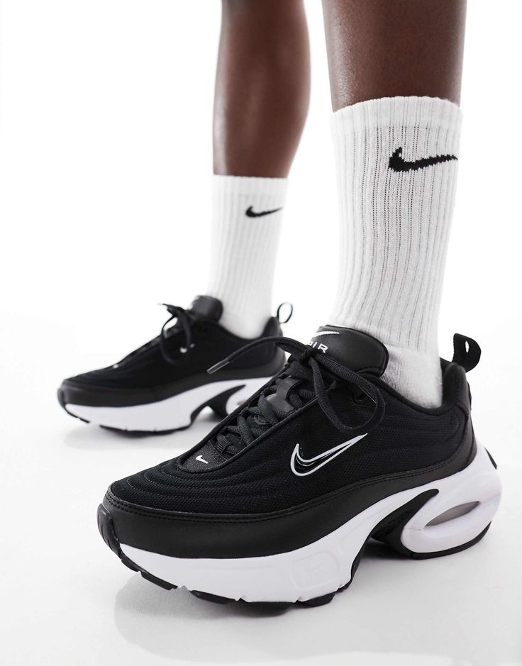 Air Max Portal Black & White